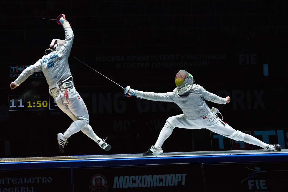 2 fencers competing